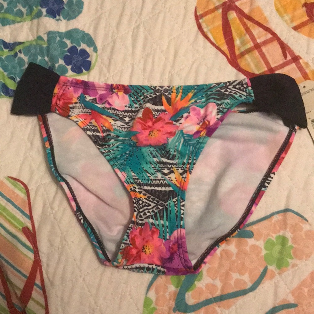 👙NEW 🏖 FLORAL BIKINI BOTTOM